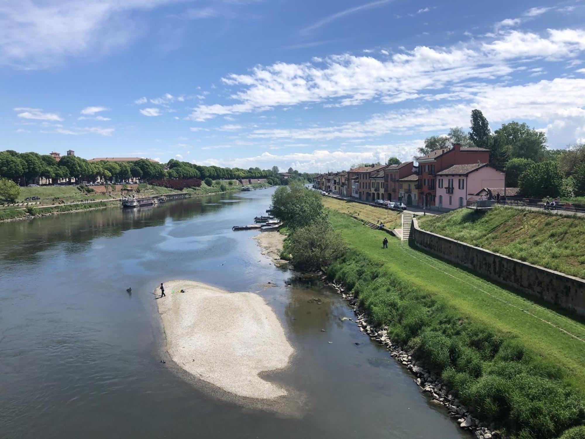 L' Appartamento Del Borgo - Parcheggio Riservato Pavia Exteriör bild